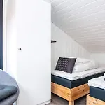 4 Person On A In * Hemmet